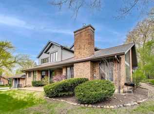 1034 Braemoor Dr, Downers Grove, IL 60515
