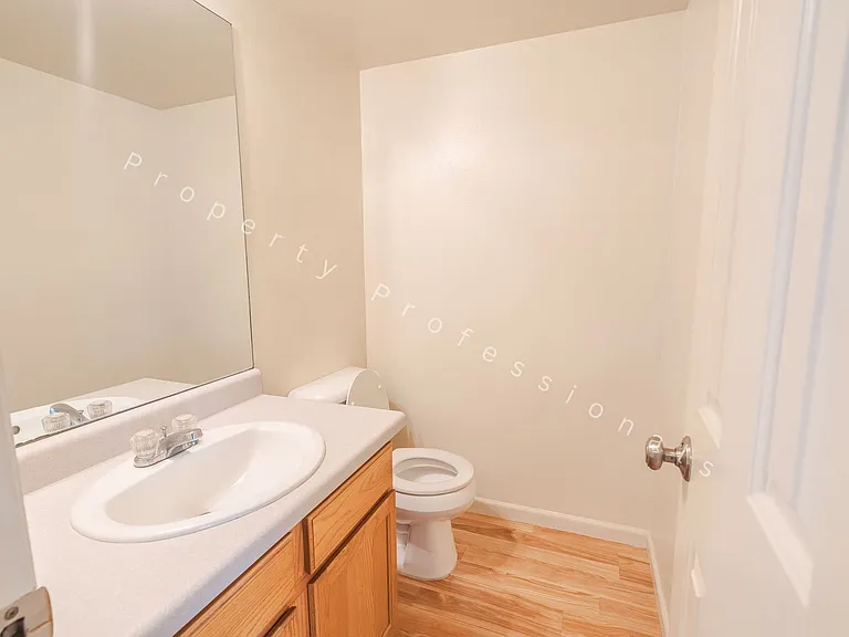 1015 Domelby Ct — Photo 9
