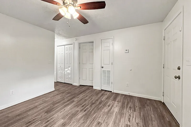 2 bed, 1.0 bath, $975 — Photo 3