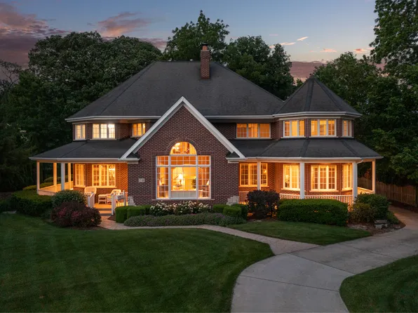 70 Forest Ave, Naperville, IL 60540