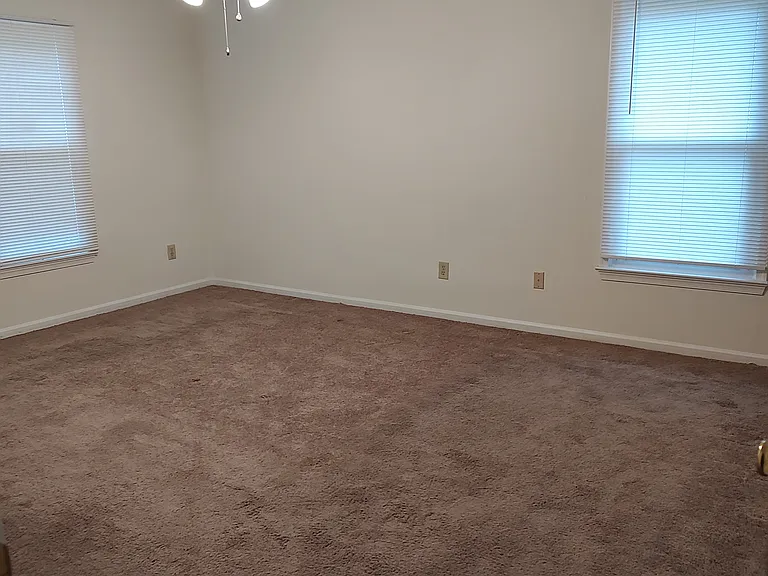 421 Currituck Dr — Photo 18