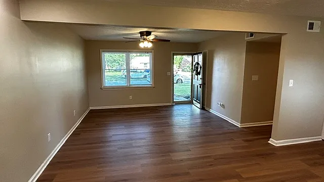 10311 Waycross Ave — Photo 2