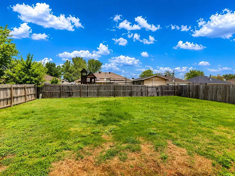 6206 SW Meadow Well Ave — Photo 18
