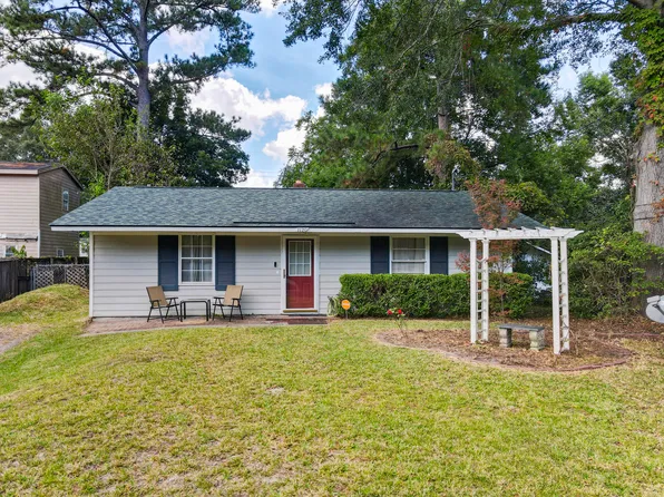1120 Mount Batten Dr, Hanahan, SC 29410