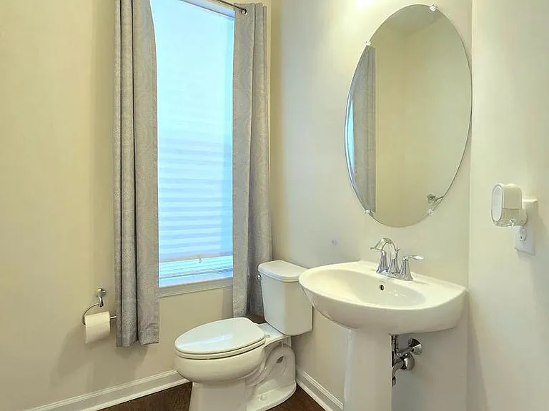 1045 Chapman Cir — Photo 7