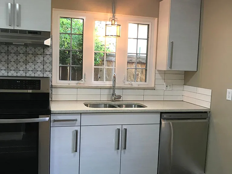 Great light in this bright and cheery kitchen.