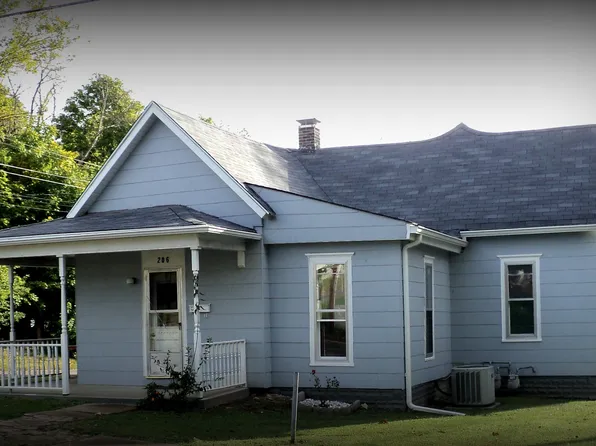 206 W Reynolds St, Newton, IL 62448