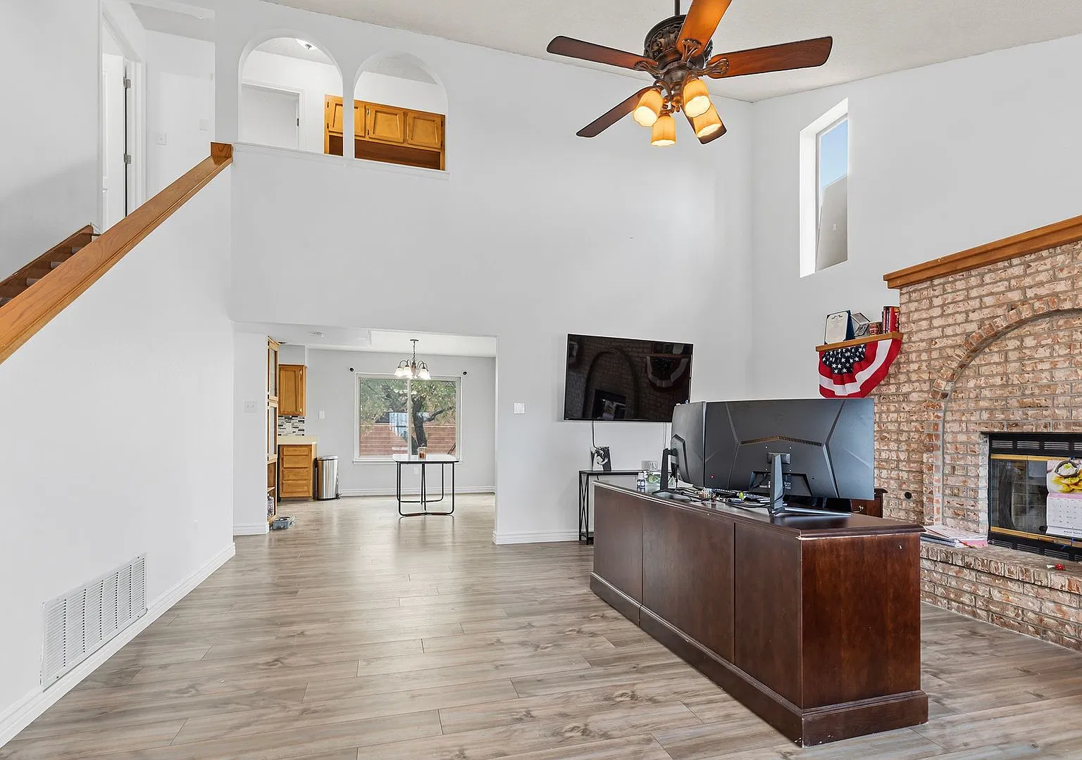 Beautiful 3 Bedroom, 2.5 bath home with Shed — Photo 4