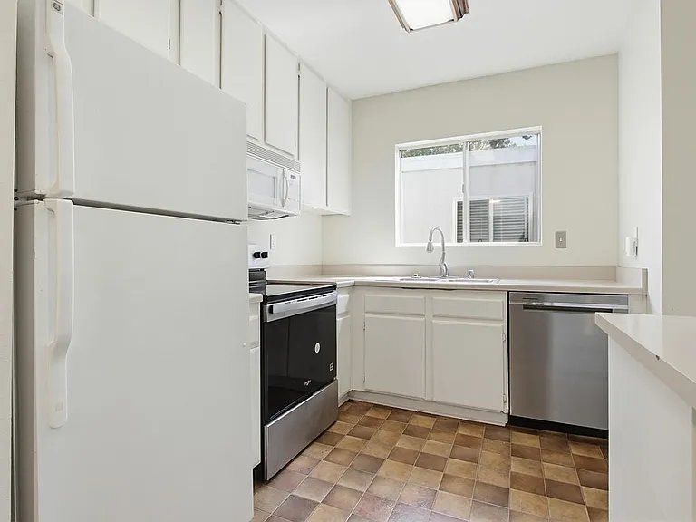 512 Sandalwood Pl — Photo 17