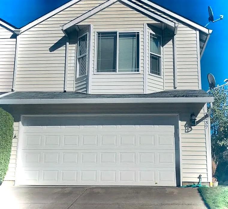 1st image of 3137 NE 115th Ave