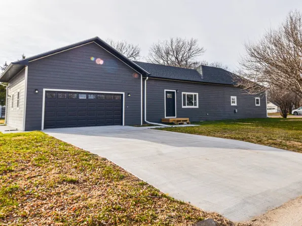 914 Norton St, Cambridge, NE 69022