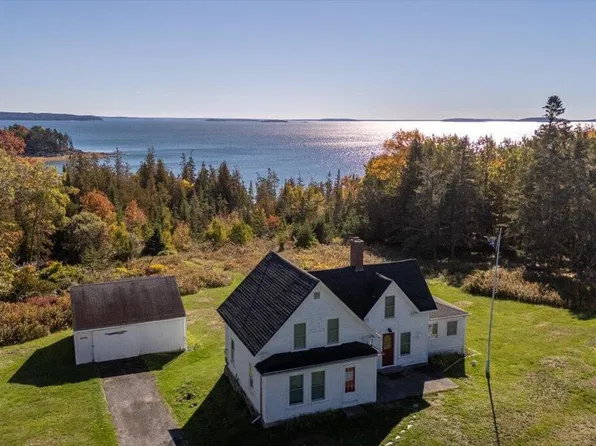 689 Main Road, Islesboro, ME 04848