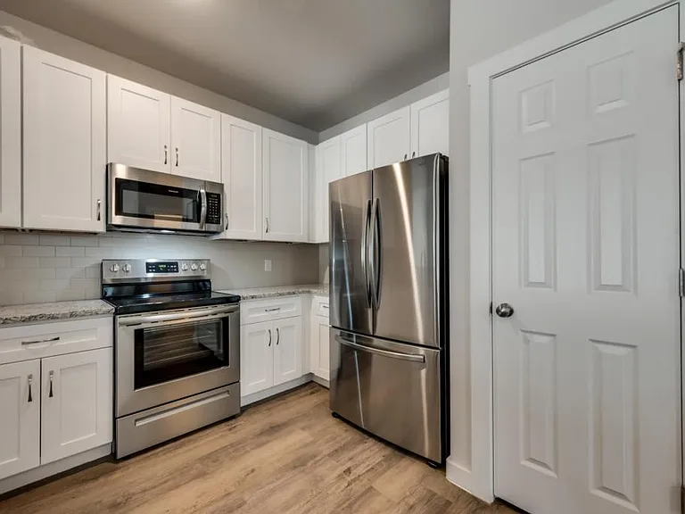 2424 S Fannin Ave — Photo 6