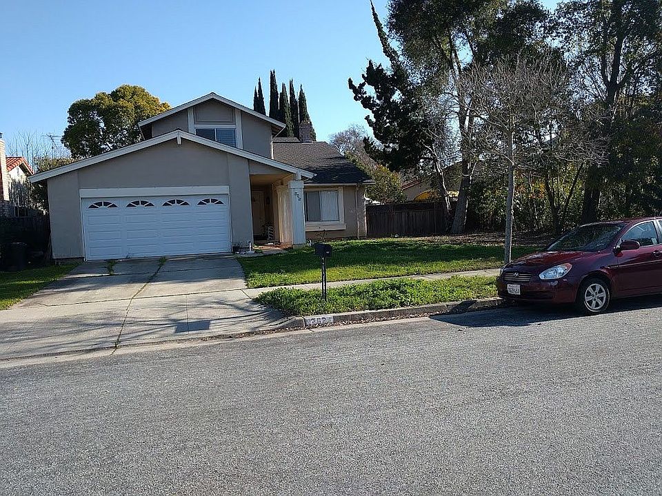 1st image of 262 N Creek Dr