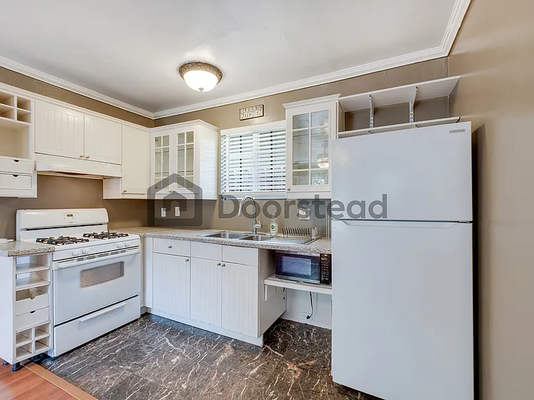 404 Hawthorne St #B — Photo 1