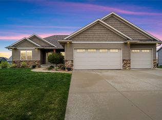 6901 Country Ridge Dr NW, Palo, IA 52324