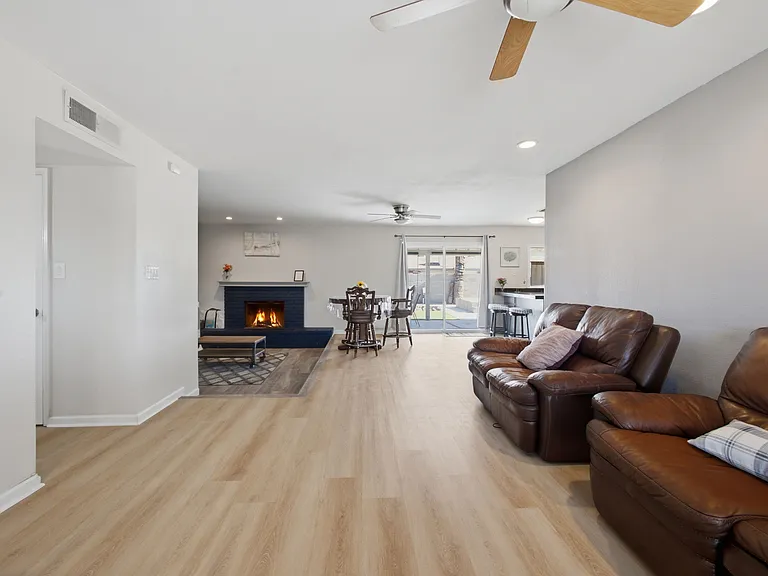 2329 E Concorda Dr — Photo 3