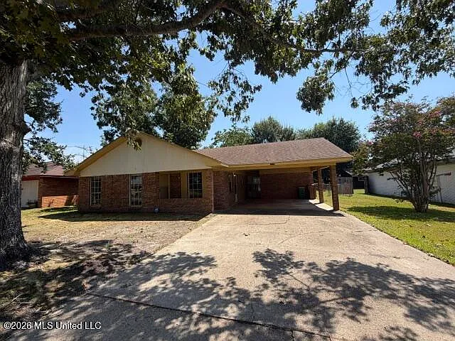 2136 Baywood Dr