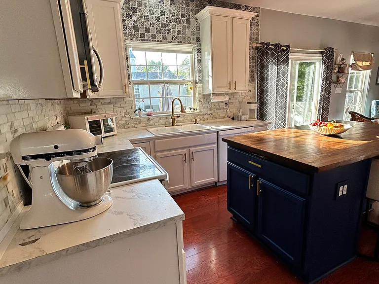 5 Thornhill Dr — Photo 3