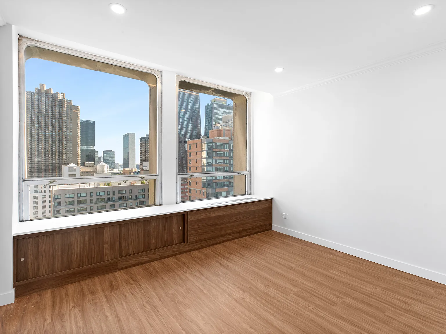330 East 33rd Street — Photo 4