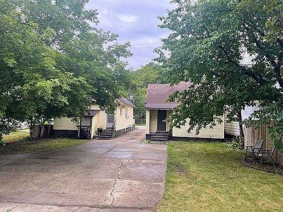 3rd image of 740-742 Fremont Ave NW