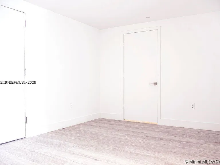 121 NE 34th St #806 — Photo 7