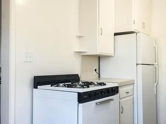 5th image of 844 21st St APT D