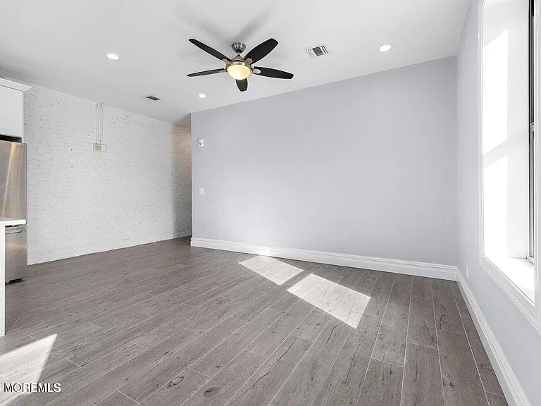 160 Monmouth St #2 — Photo 8