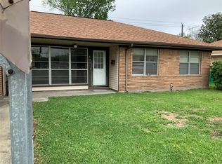 400 Chandler Dr, Baytown, TX 77521