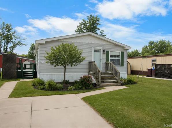 5317 Bart Dr, Casco, MI 48064