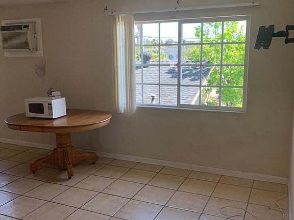 2nd image of 338 E Washington Ave APT 03