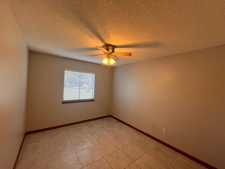 2904 Alpine Pl — Photo 10