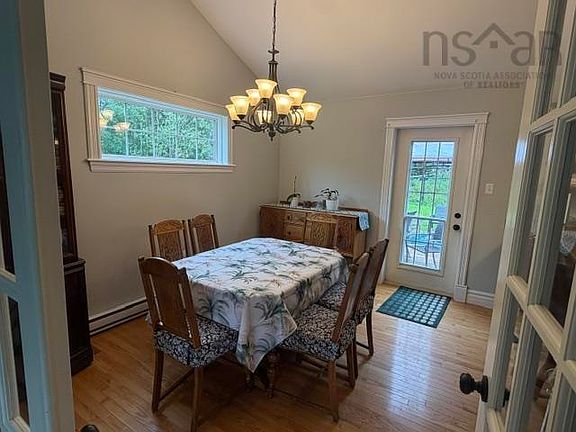 4th image of 243 Kitchener St