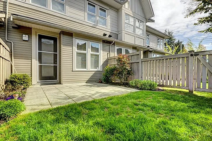 3 bed, 1271 sqft, $4,790 — Photo 4