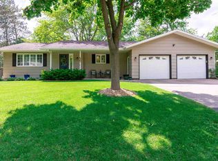 1961 Green Tree Dr, Plover, WI 54467