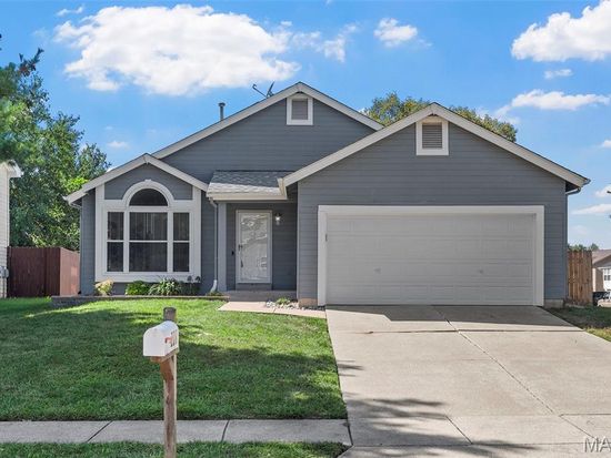 201 Valley Lakes Ct, Saint Charles, MO 63304