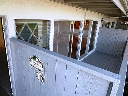 1423 Harbor View Dr — Photo 2