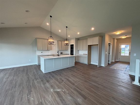 4th image of 4709 178th St