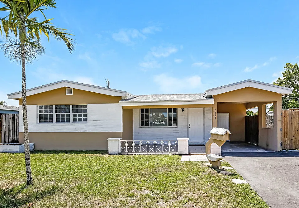 2300 De Soto Dr