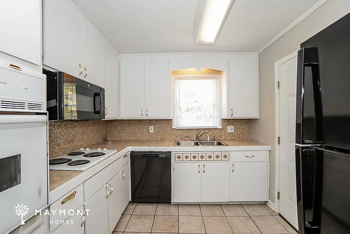 108 Henrietta Dr — Photo 5