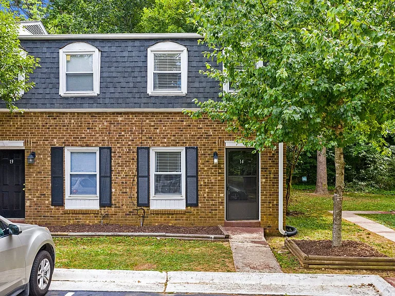 300 E McPherson Dr — Photo 7