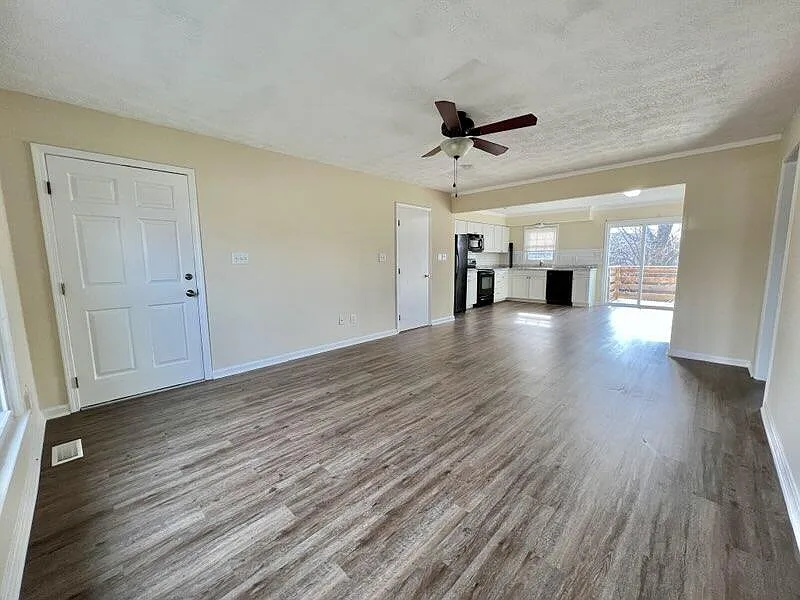 3 bed, 1580 sqft, $1,750 — Photo 2