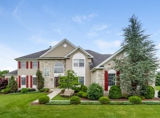 17 Barn Swallow Ct, Stewartsville, NJ 08886