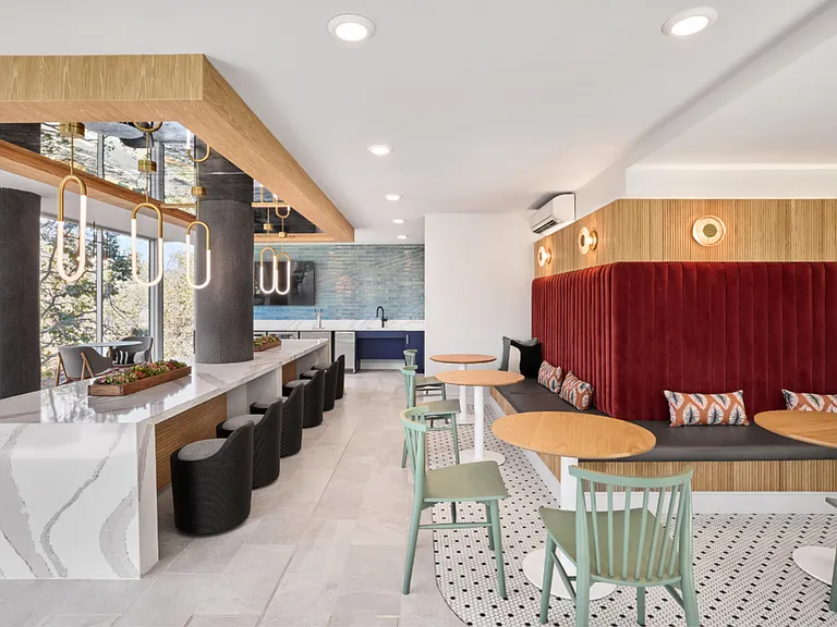 Anton Pacific — Photo 7