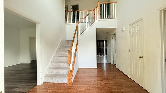 1006 Alandale Dr — Photo 2