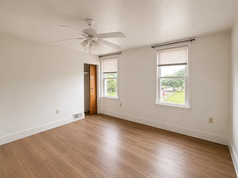 1723 Commercial St — Photo 6