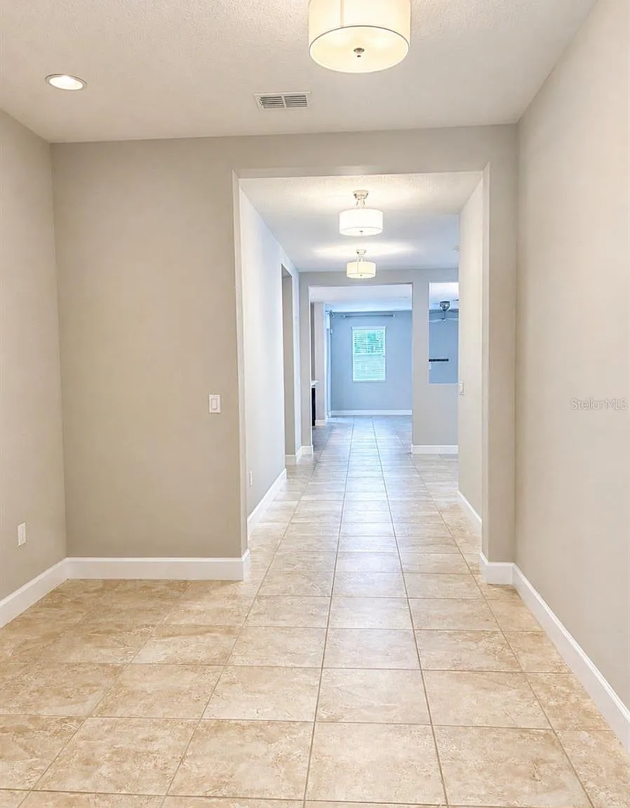 3 bed, 2272 sqft, $3,100 — Photo 3
