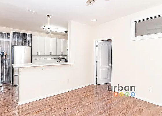 5th image of 377 Montgomery St #E16