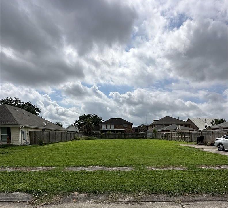 1st image of 50 Queens Ct