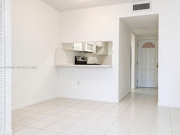 4th image of 1300 W 47th Pl APT 218A